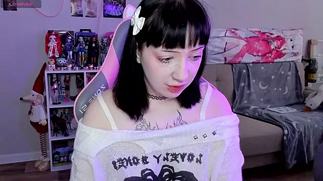 Snapshot of MollysLand chatting on 02-06-26, 07:45 MollysLand online show from 02-06-26, 07:45