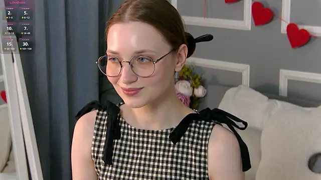 Snapshot of EmmaSagge chatting on 06-15-26, 06:48 EmmaSagge online show from 06-15-26, 06:48
