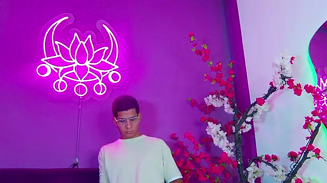 Snapshot of Noah_Greenhartt chatting on 02-21-26, 08:43 Noah Greenhartt online show from 02-21-26, 08:43