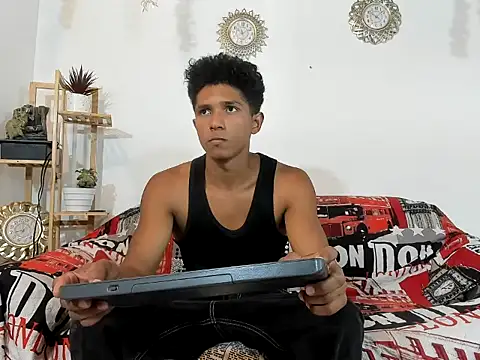 Snapshot of Yoel_hot2004 chatting on 02-13-26, 07:32 Yoel hot2004 online show from 02-13-26, 07:32