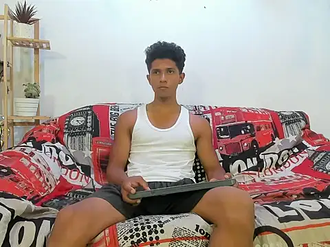 Snapshot of Yoel_hot2004 chatting on 02-14-26, 07:43 Yoel hot2004 online show from 02-14-26, 07:43