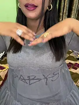 Snapshot of LIZNA_0 chatting on 02-15-26, 05:31 LIZNA 0 online show from 02-15-26, 05:31