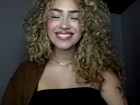 Snapshot of Maddy_Beluci chatting on 03-05-26, 05:03 Maddy Beluci online show from 03-05-26, 05:03