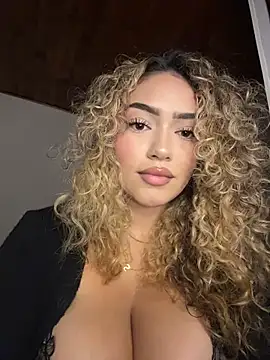 Snapshot of Maddy_Beluci chatting on 03-07-26, 03:25 Maddy Beluci online show from 03-07-26, 03:25