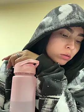 Snapshot of Sara_Fernandez_ chatting on 03-11-26, 03:18 Sara Fernandez online show from 03-11-26, 03:18