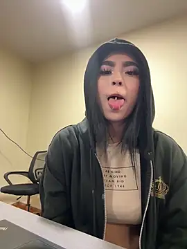 Sara Fernandez  online show from 05-04-26, 02:46