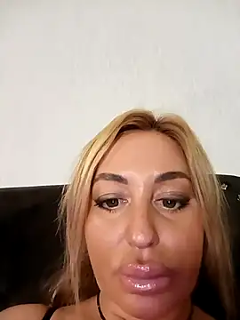 MiaMooly online show from 10-22-25, 03:01