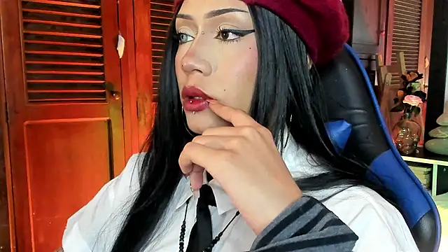 Snapshot of Ivy_Byte chatting on 07-22-26, 11:07 Ivy Byte online show from 07-22-26, 11:07