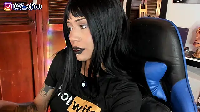 Snapshot of Ivy_Byte chatting on 07-31-26, 01:05 Ivy Byte online show from 07-31-26, 01:05