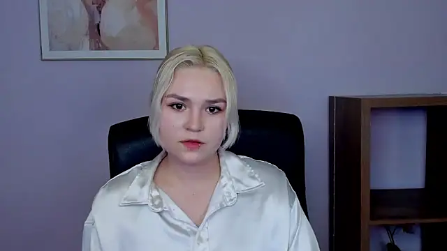 Snapshot of SweetLilyxo chatting on 02-12-26, 02:56 SweetLilyxo online show from 02-12-26, 02:56