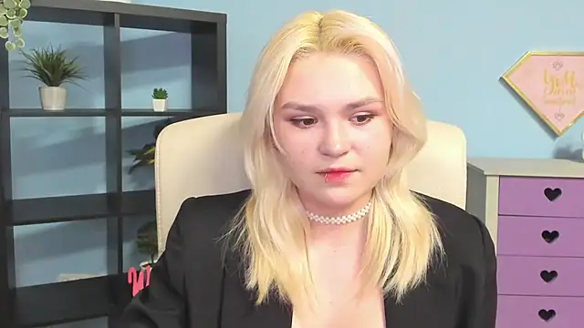 Snapshot of SweetLilyxo chatting on 02-14-26, 02:47 SweetLilyxo online show from 02-14-26, 02:47