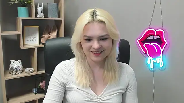 Snapshot of SweetLilyxo chatting on 02-28-26, 07:42 SweetLilyxo online show from 02-28-26, 07:42