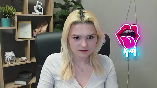 Snapshot of SweetLilyxo chatting on 03-09-26, 07:34 SweetLilyxo online show from 03-09-26, 07:34