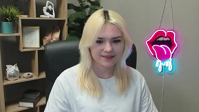 Snapshot of SweetLilyxo chatting on 03-10-26, 02:22 SweetLilyxo online show from 03-10-26, 02:22