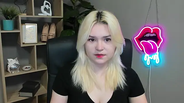 Snapshot of SweetLilyxo chatting on 03-15-26, 07:25 SweetLilyxo online show from 03-15-26, 07:25