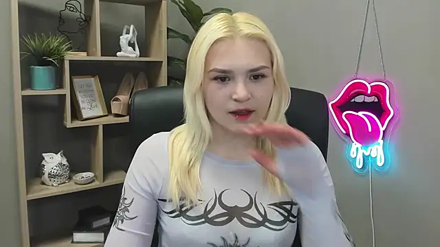 SweetLilyxo online show from 04-30-26, 06:31