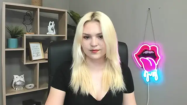 SweetLilyxo online show from 05-25-26, 01:17
