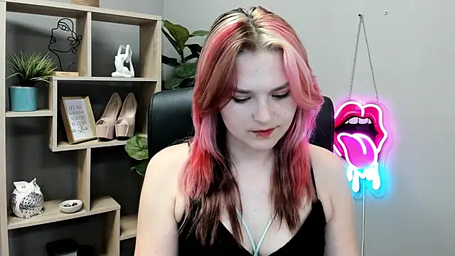 SweetLilyxo online show from 06-18-26, 01:26