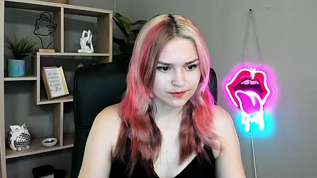 SweetLilyxo online show from 06-21-26, 01:46