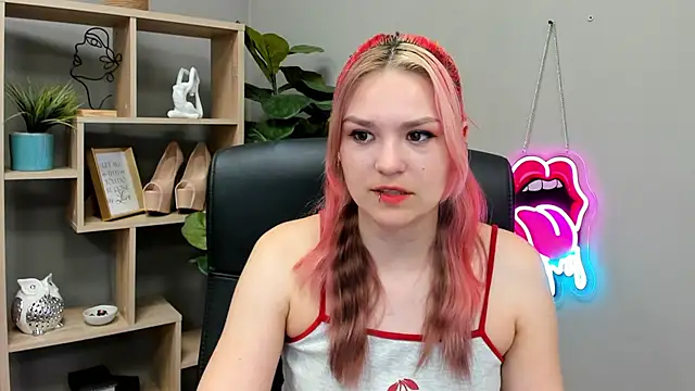 SweetLilyxo online show from 06-25-26, 06:29