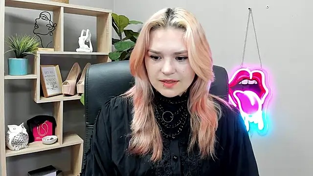 SweetLilyxo online show from 07-06-26, 07:05