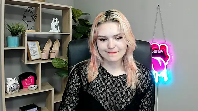 SweetLilyxo online show from 07-12-26, 06:48