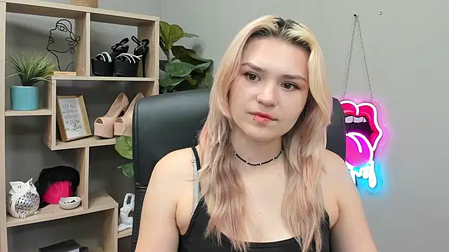 SweetLilyxo online show from 07-20-26, 06:38