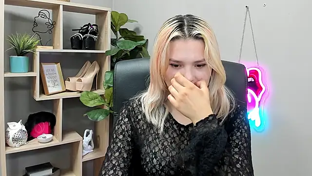 SweetLilyxo online show from 08-03-26, 06:45