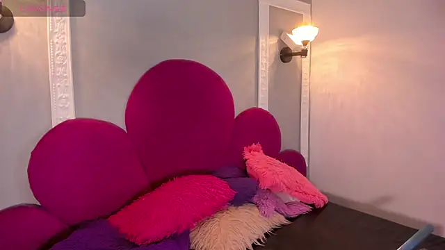 Raven love online show from 05-22-26, 08:36