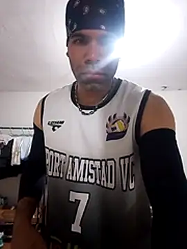 Snapshot of thom_1 chatting on 03-09-26, 12:47 thom 1 online show from 03-09-26, 12:47