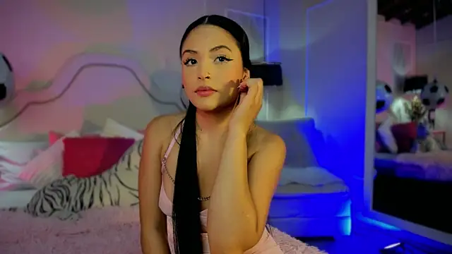 niicole garner online show from 07-21-26, 04:42