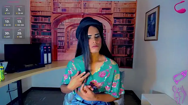 Gata Salvaje   online show from 02-08-26, 03:32