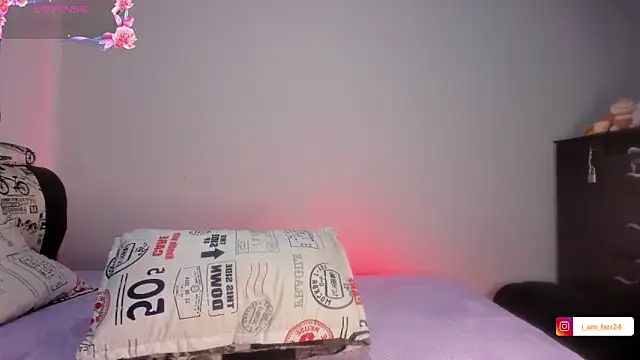 Snapshot of Sharlottee__ chatting on 02-25-26, 10:47 Sharlottee online show from 02-25-26, 10:47