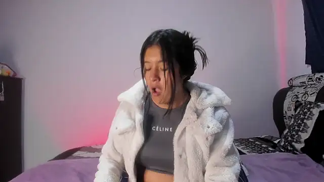 Snapshot of Sharlottee__ chatting on 03-08-26, 10:30 Sharlottee online show from 03-08-26, 10:30