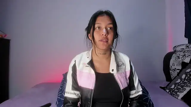 Snapshot of Sharlottee__ chatting on 03-12-26, 05:02 Sharlottee online show from 03-12-26, 05:02