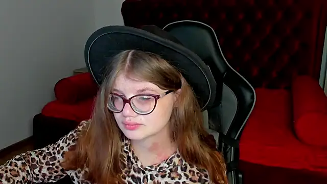 ChloeHalses online show from 04-22-26, 05:10