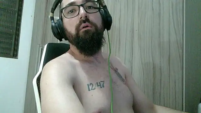 Snapshot of Redlovecouple chatting on 02-08-26, 12:08 Redlovecouple online show from 02-08-26, 12:08