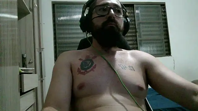 Snapshot of Redlovecouple chatting on 02-26-26, 09:58 Redlovecouple online show from 02-26-26, 09:58