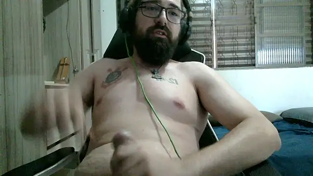 Snapshot of Redlovecouple chatting on 03-01-26, 03:58 Redlovecouple online show from 03-01-26, 03:58