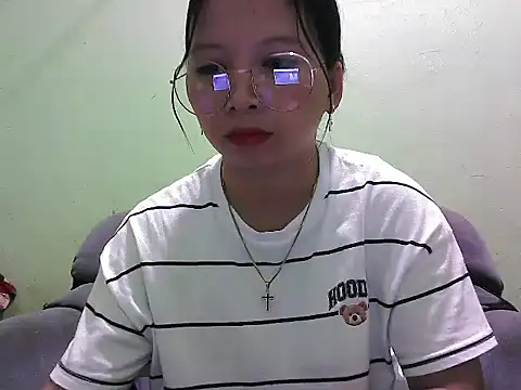 Snapshot of pinay_sweety23 chatting on 03-13-26, 11:28 pinay sweety23 online show from 03-13-26, 11:28