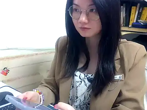 Snapshot of xiaoxiaowan11 chatting on 03-10-26, 12:21 xiaoxiaowan11 online show from 03-10-26, 12:21