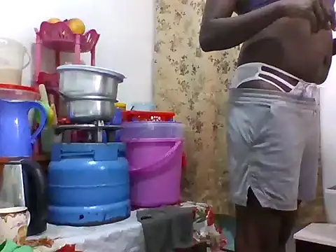 Snapshot of shoepoli chatting on 02-15-26, 01:31 shoepoli online show from 02-15-26, 01:31