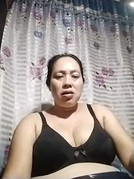 Snapshot of May_Bombs chatting on 02-07-26, 01:31 May Bombs online show from 02-07-26, 01:31