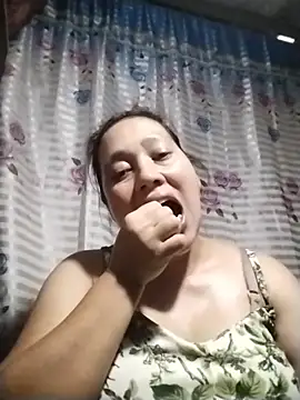 Snapshot of May_Bombs chatting on 02-15-26, 08:13 May Bombs online show from 02-15-26, 08:13