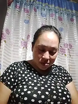 Snapshot of May_Bombs chatting on 03-08-26, 06:06 May Bombs online show from 03-08-26, 06:06