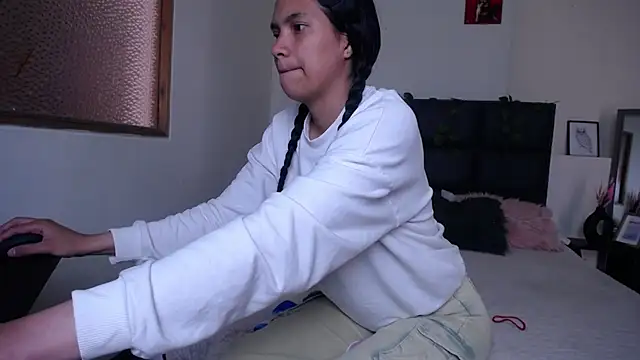 Snapshot of Julieta_Parker chatting on 02-17-26, 05:19 Julieta Parker online show from 02-17-26, 05:19