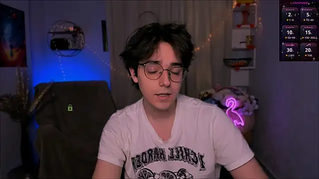 Snapshot of martin_neil chatting on 03-07-26, 08:17 martin neil online show from 03-07-26, 08:17