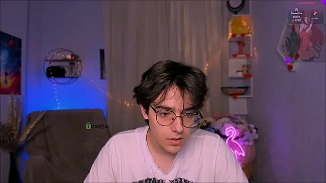 Snapshot of martin_neil chatting on 03-08-26, 02:04 martin neil online show from 03-08-26, 02:04