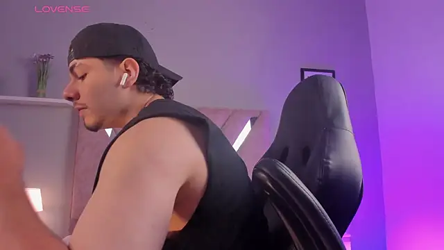 Axel Creed online show from 03-12-26, 01:06