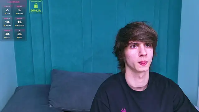 Snapshot of HoogWilder chatting on 03-12-26, 08:15 HoogWilder online show from 03-12-26, 08:15